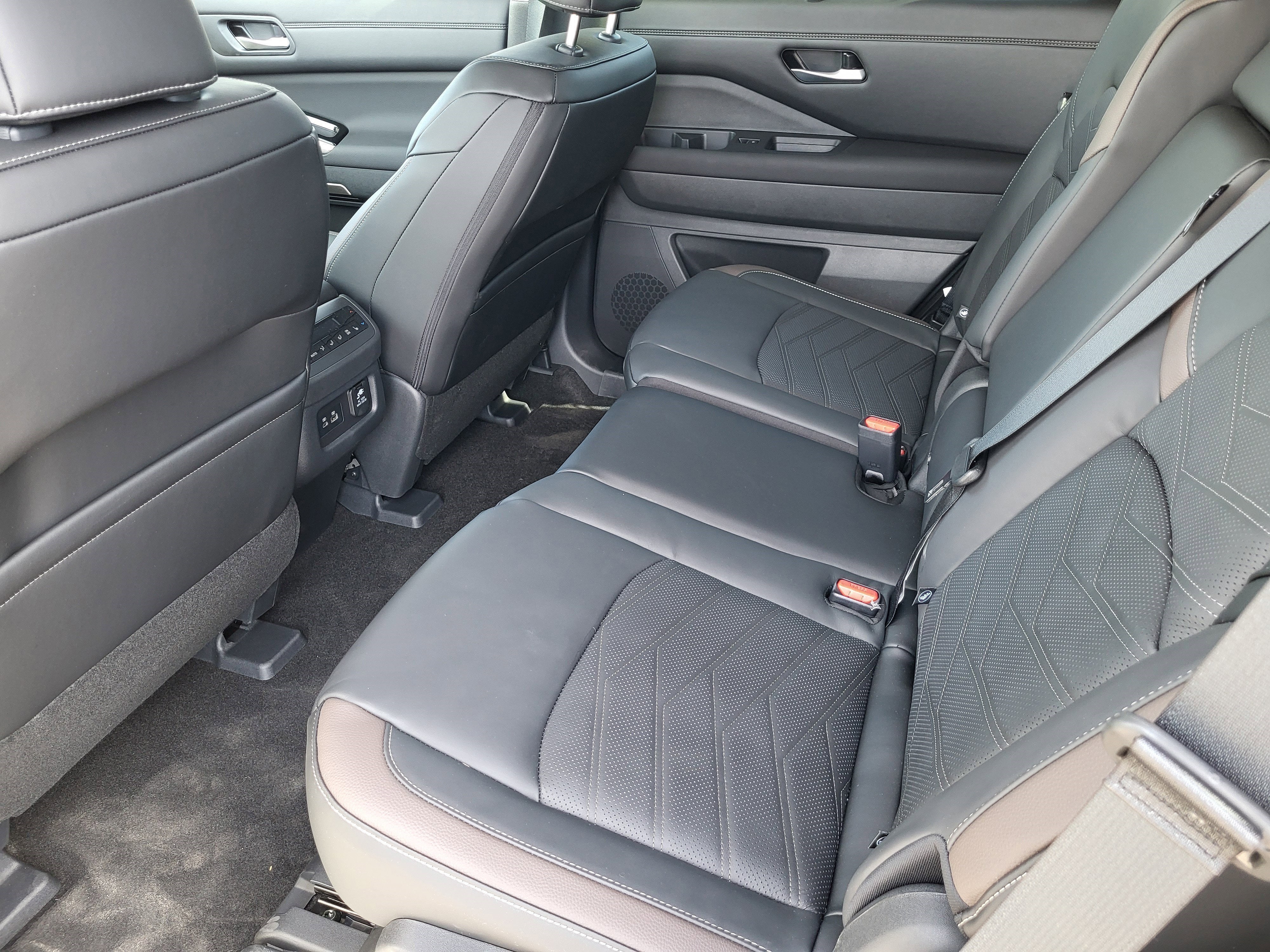 2025 Nissan Pathfinder Platinum 4WD