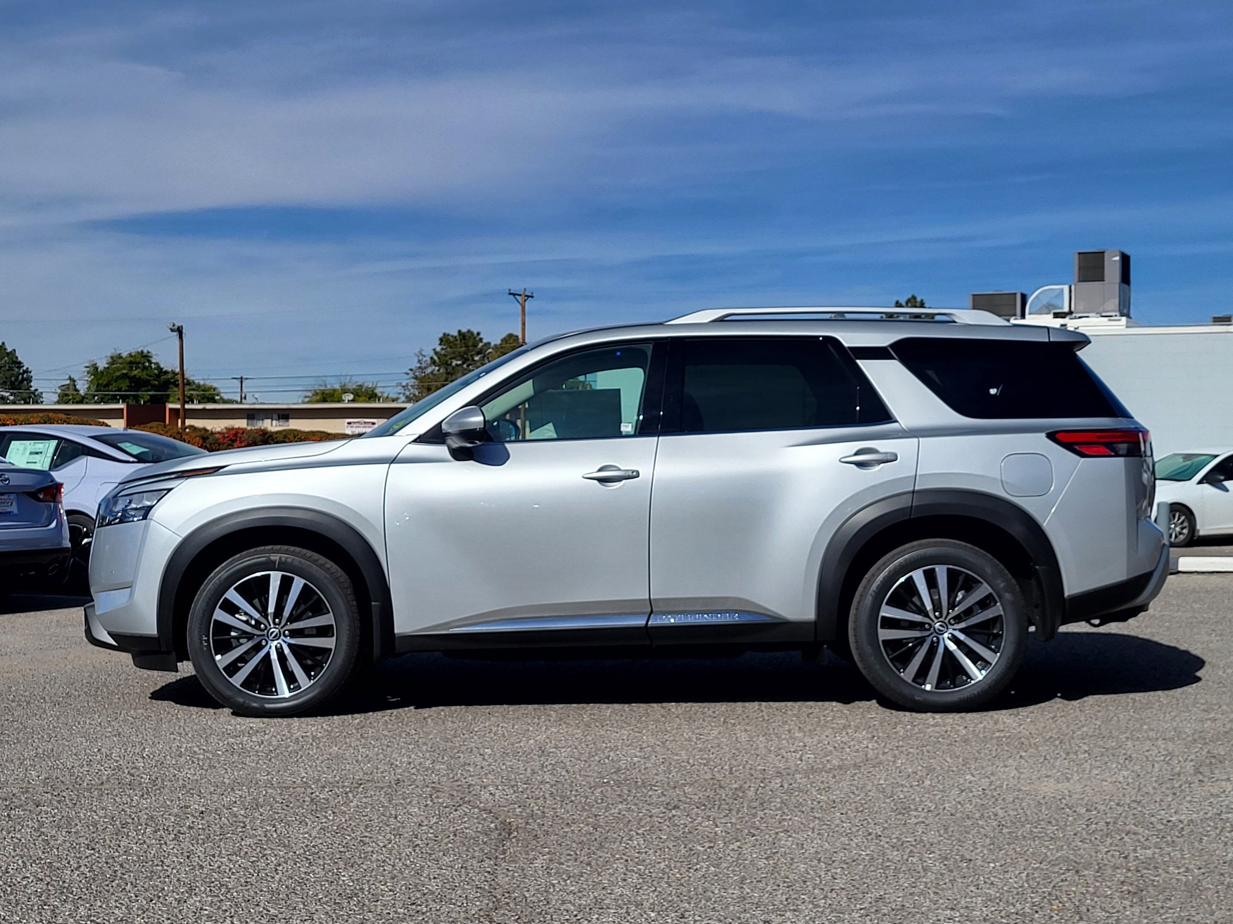 2025 Nissan Pathfinder Platinum 4WD