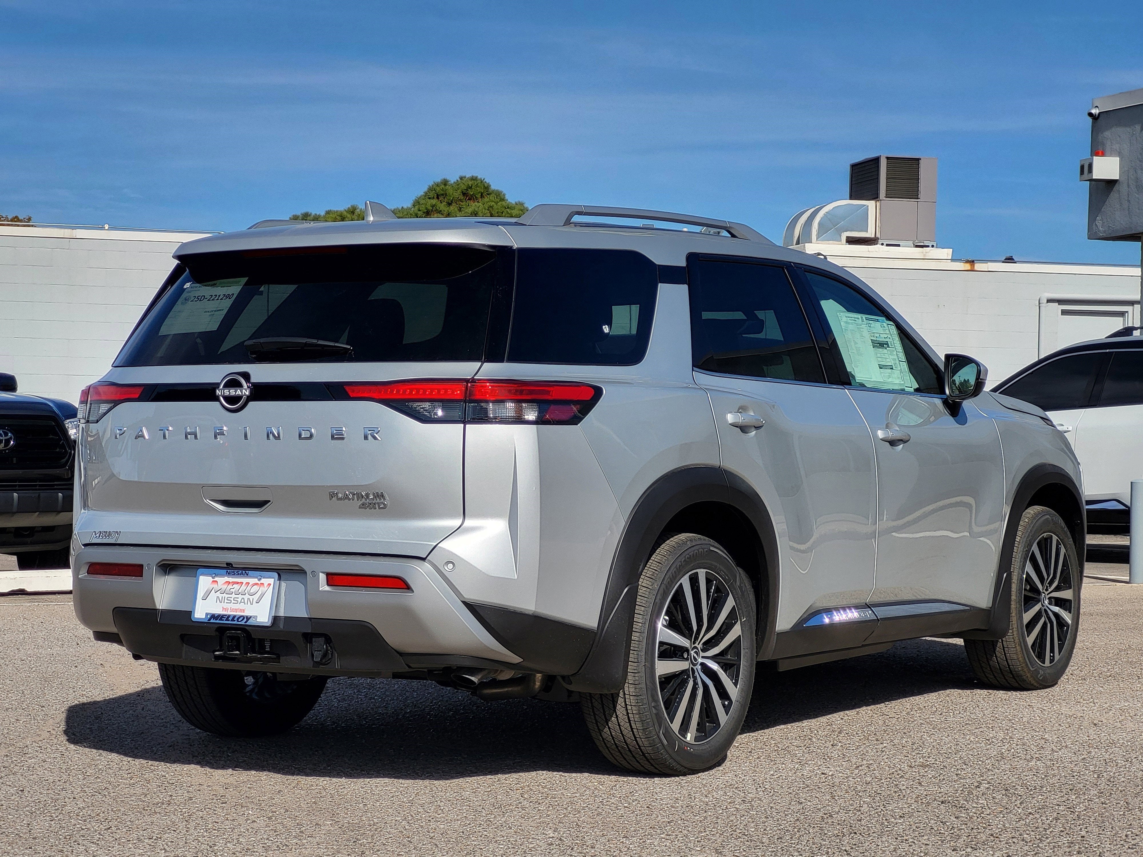 2025 Nissan Pathfinder Platinum 4WD