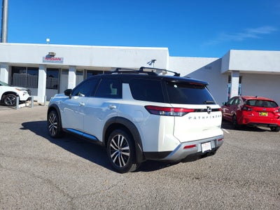 2023 Nissan Pathfinder Platinum