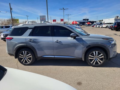 2024 Nissan Pathfinder Platinum