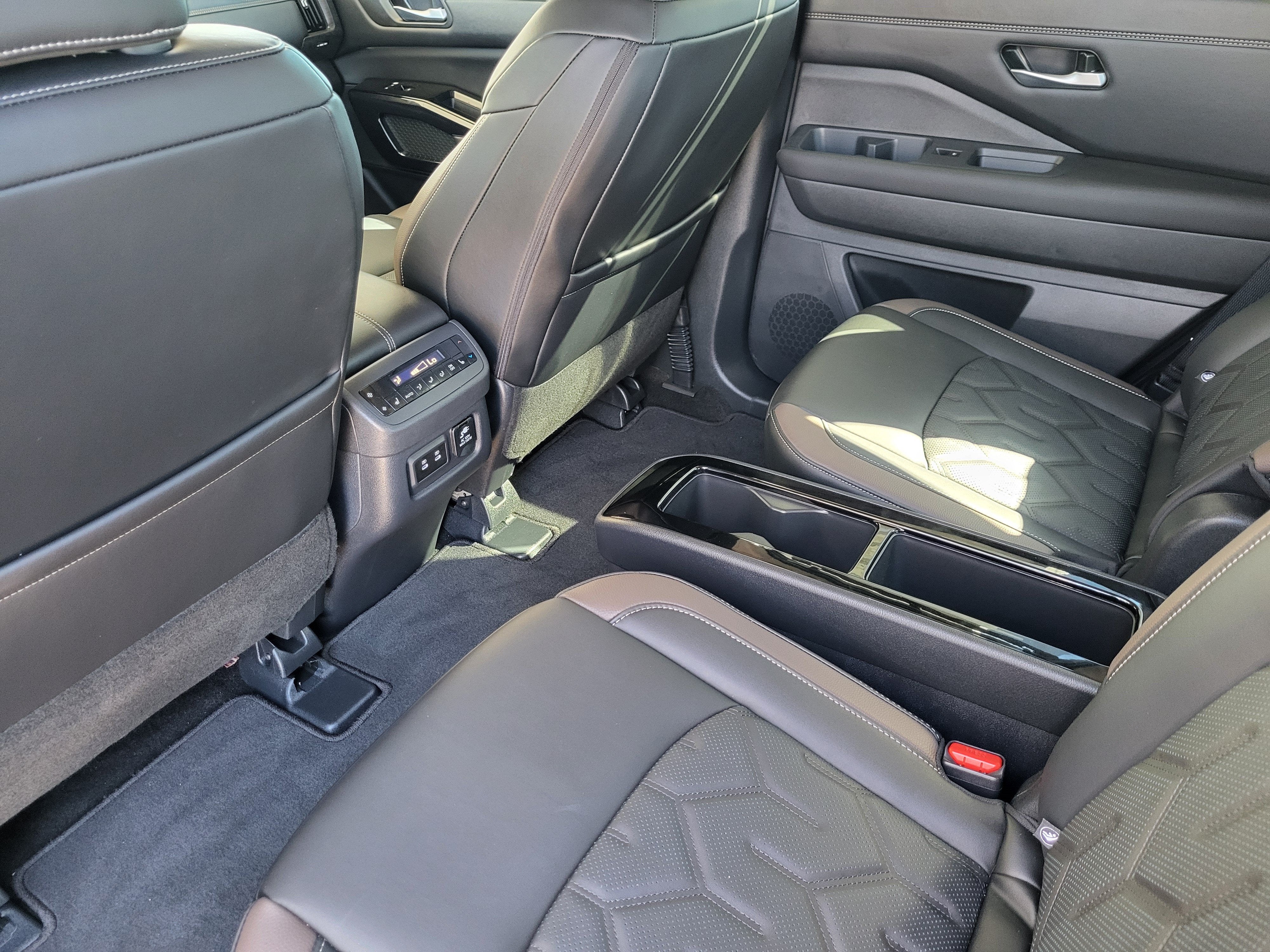 2026 Nissan Pathfinder Platinum 4WD