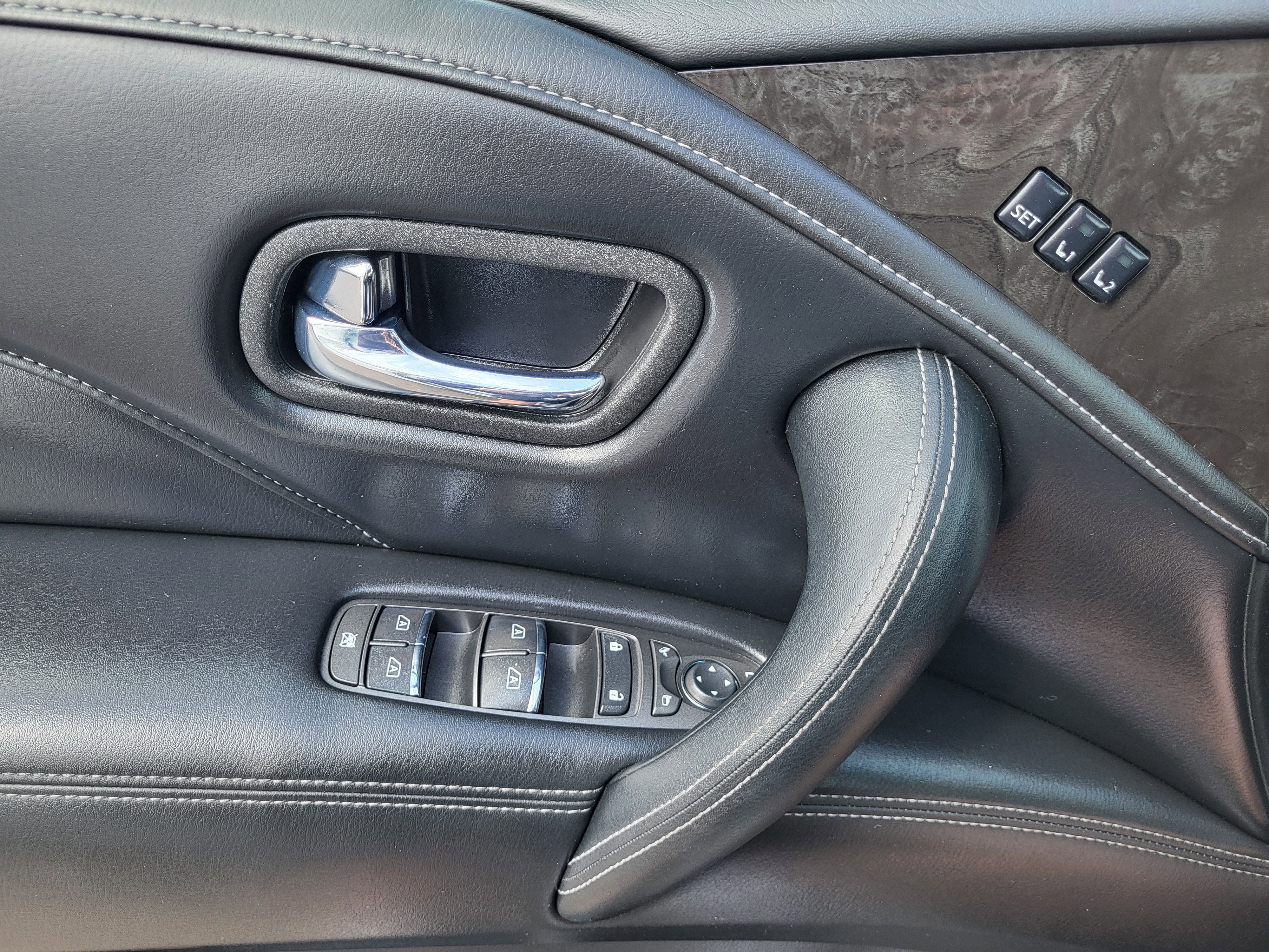 2024 INFINITI QX80 LUXE