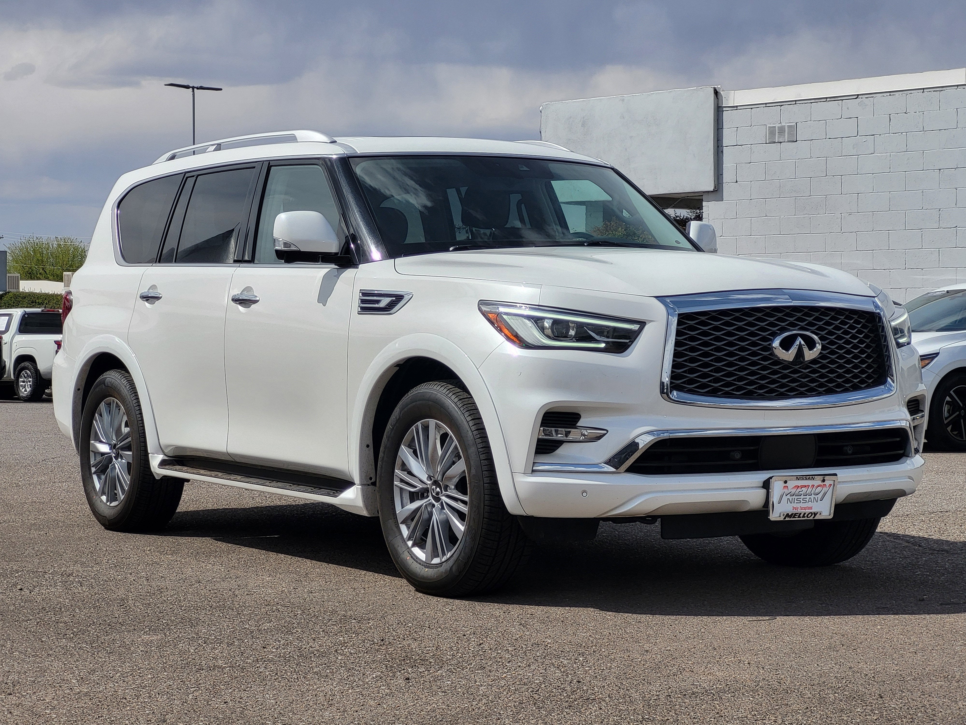 2024 INFINITI QX80 LUXE
