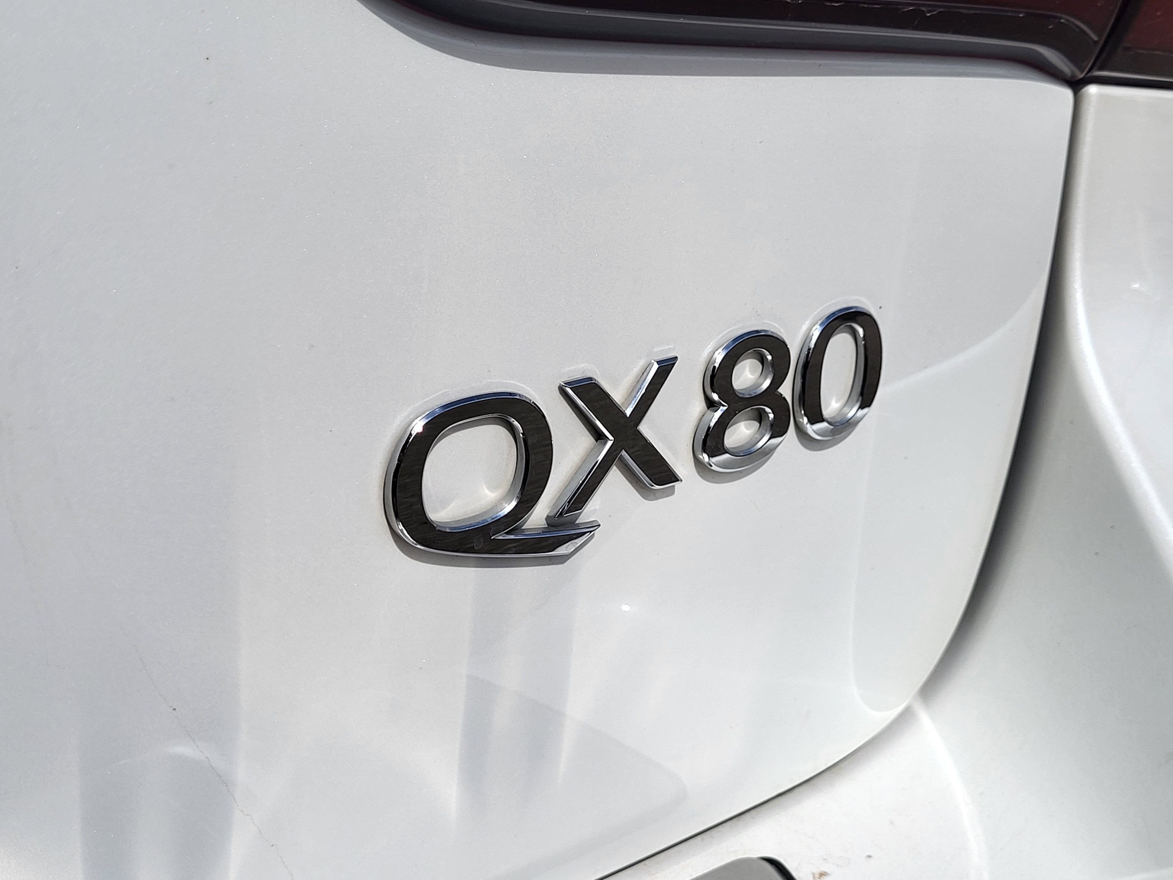 2024 INFINITI QX80 LUXE