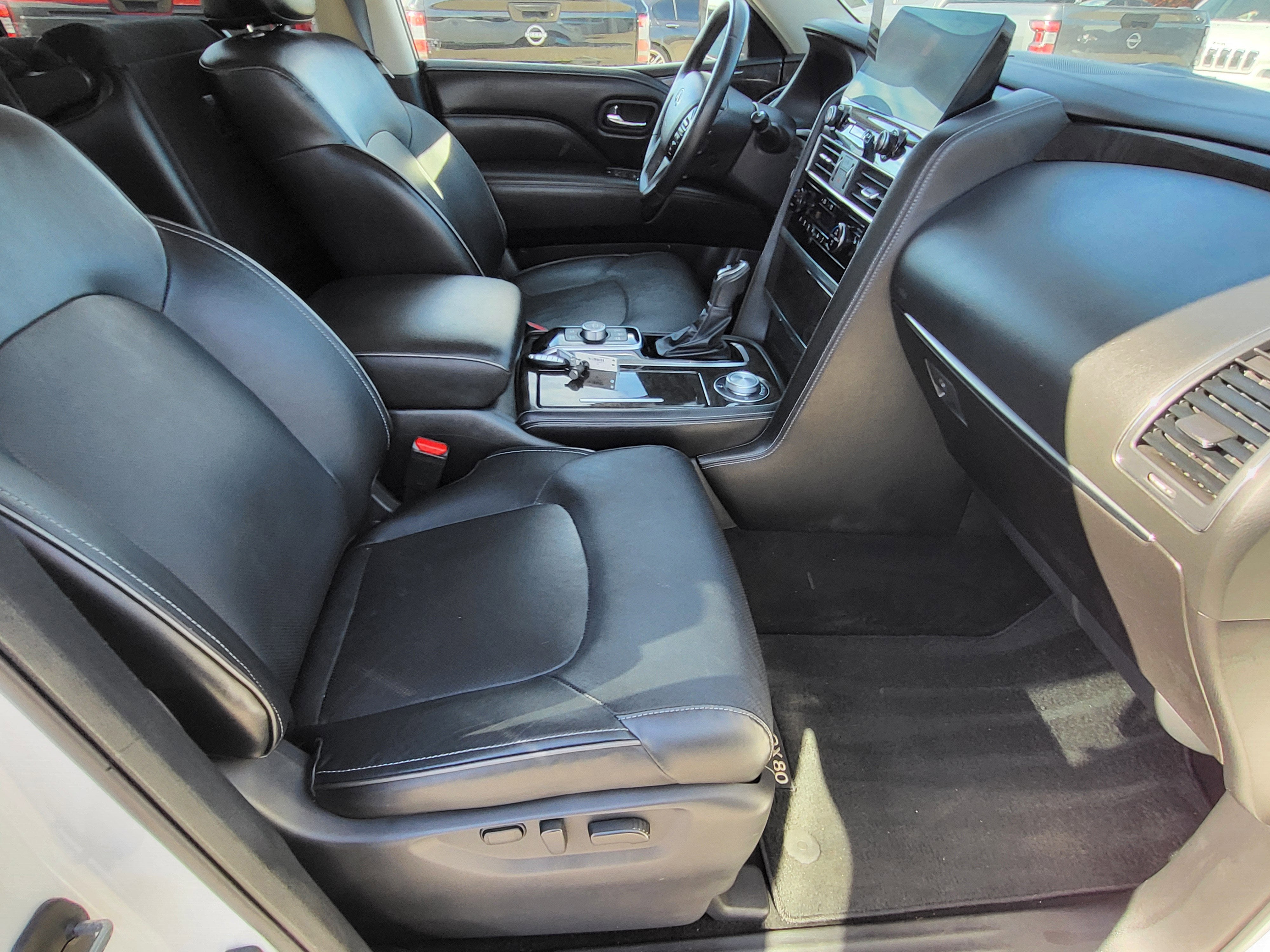 2024 INFINITI QX80 LUXE