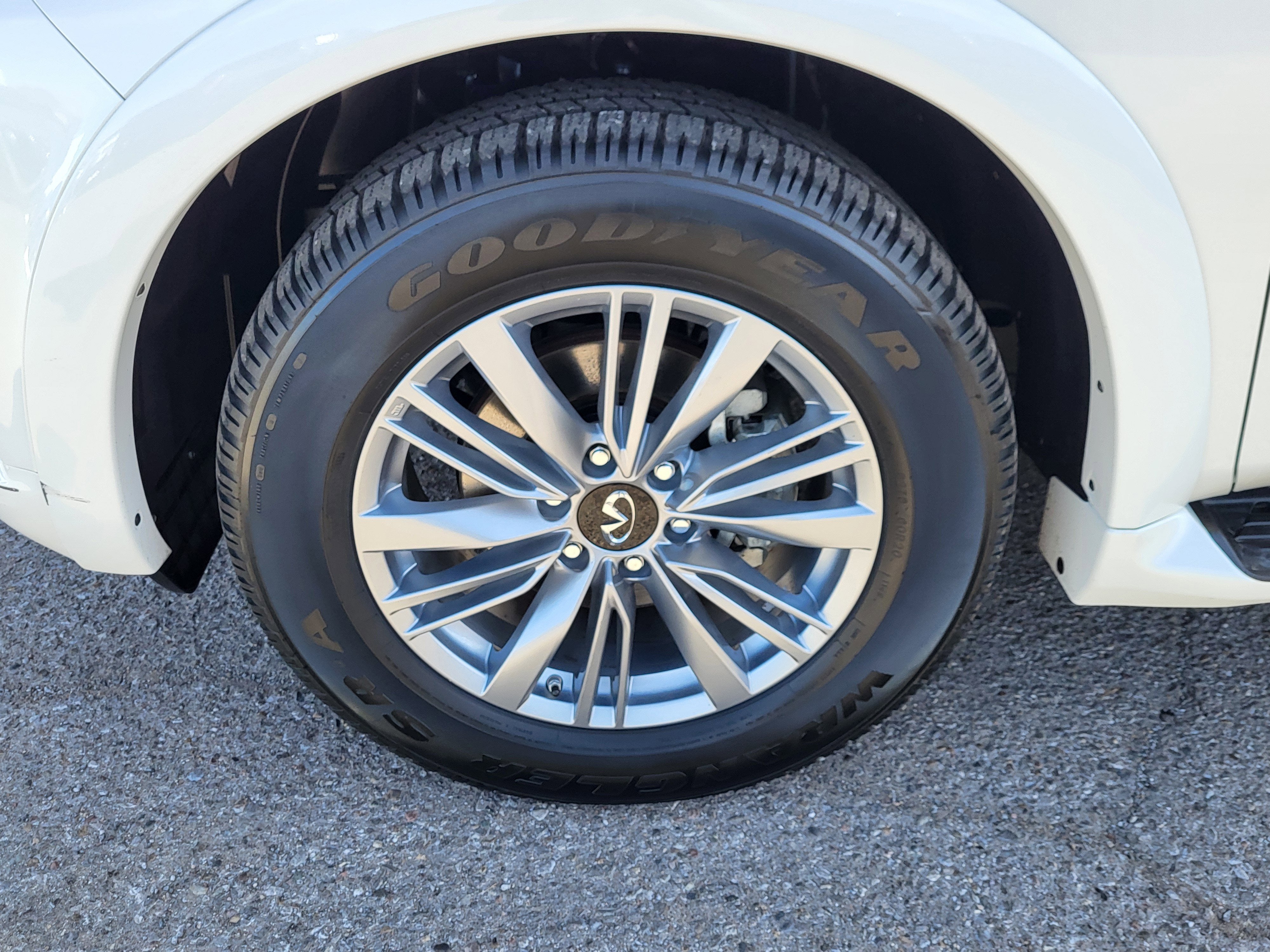 2024 INFINITI QX80 LUXE