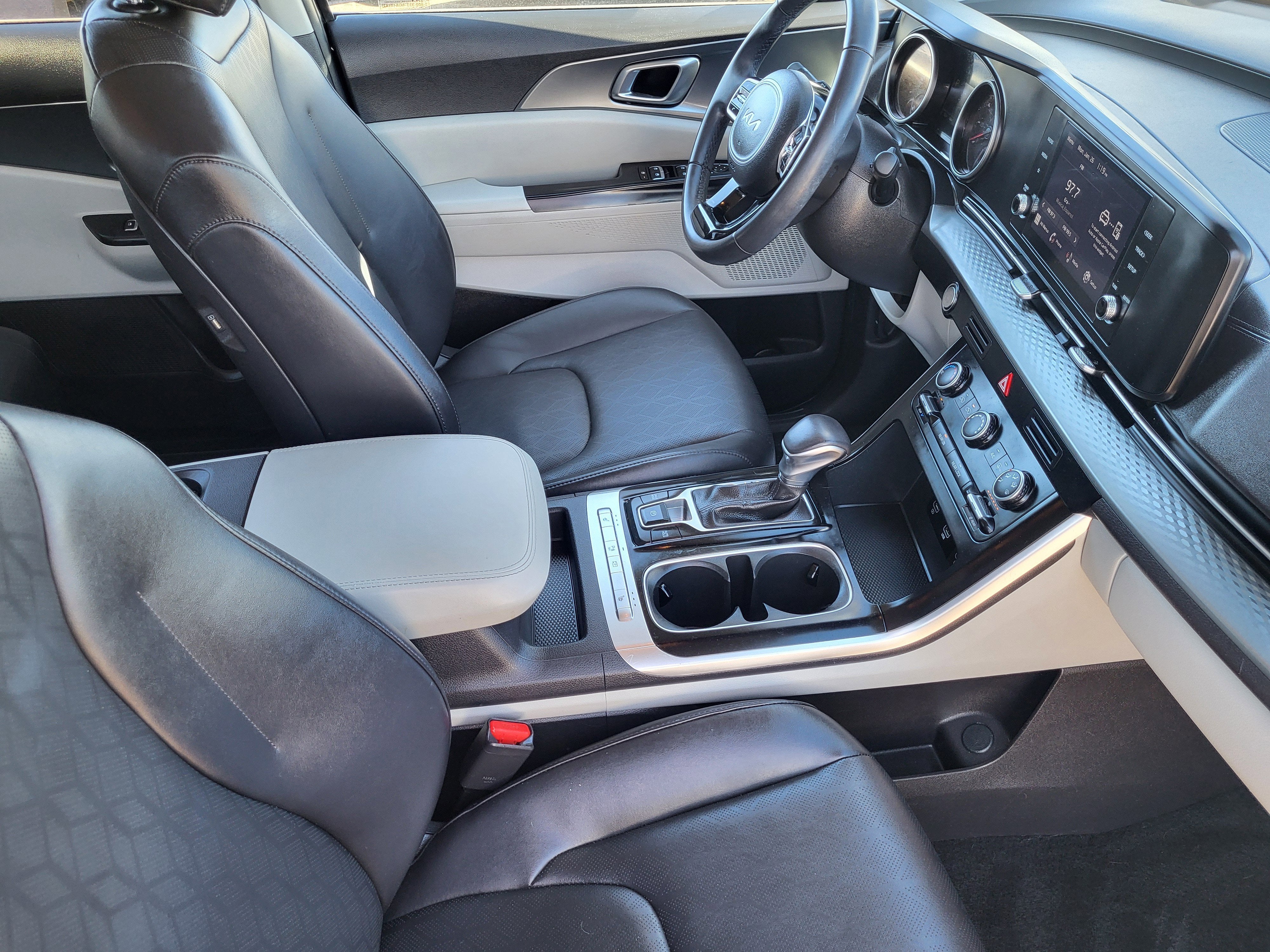 2024 Kia Carnival LX